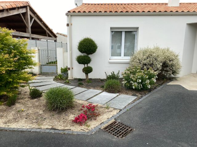 maison contemporaine et son aménagement extérieur - Weiss Élagage & Paysage